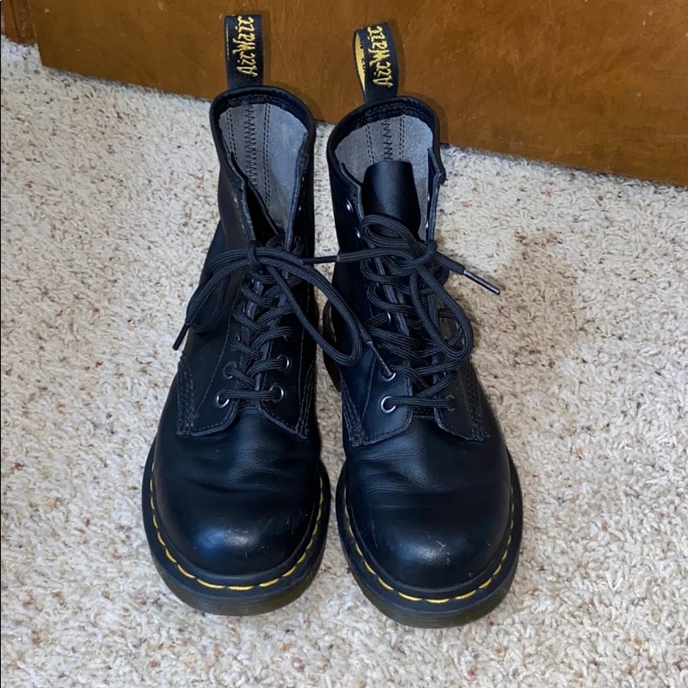 Classic Black 1460 Dr. Martens